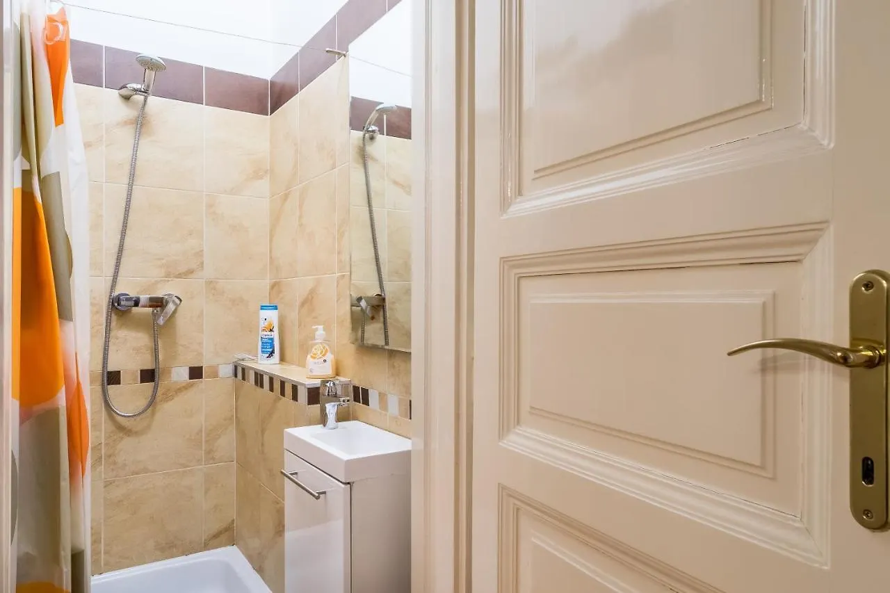 Berta - 4 Bedrooms, 3 Baths Budapeşte 0*,