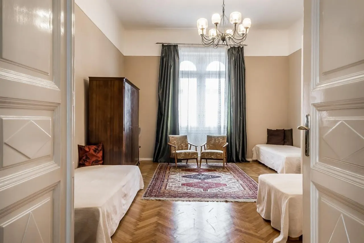 Daire Berta - 4 Bedrooms, 3 Baths Budapeşte