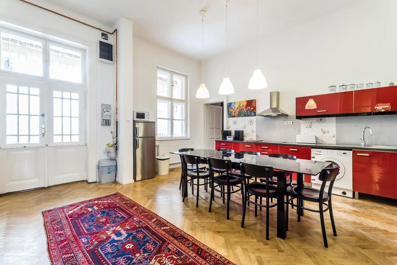 Apartment Berta - 4 Bedrooms, 3 Baths Budapest