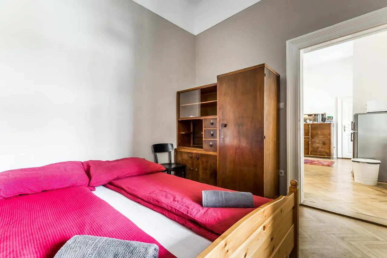 Berta - 4 Bedrooms, 3 Baths Budapest Apartment