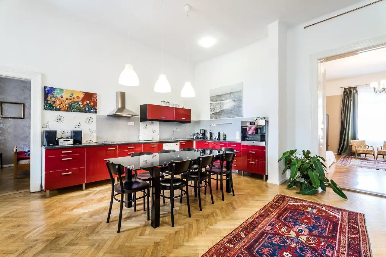 Apartment Berta - 4 Bedrooms, 3 Baths Budapest