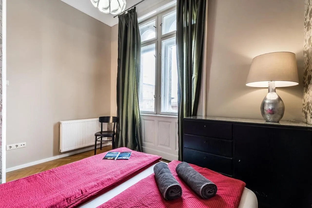 Apartment Berta - 4 Bedrooms, 3 Baths Budapest