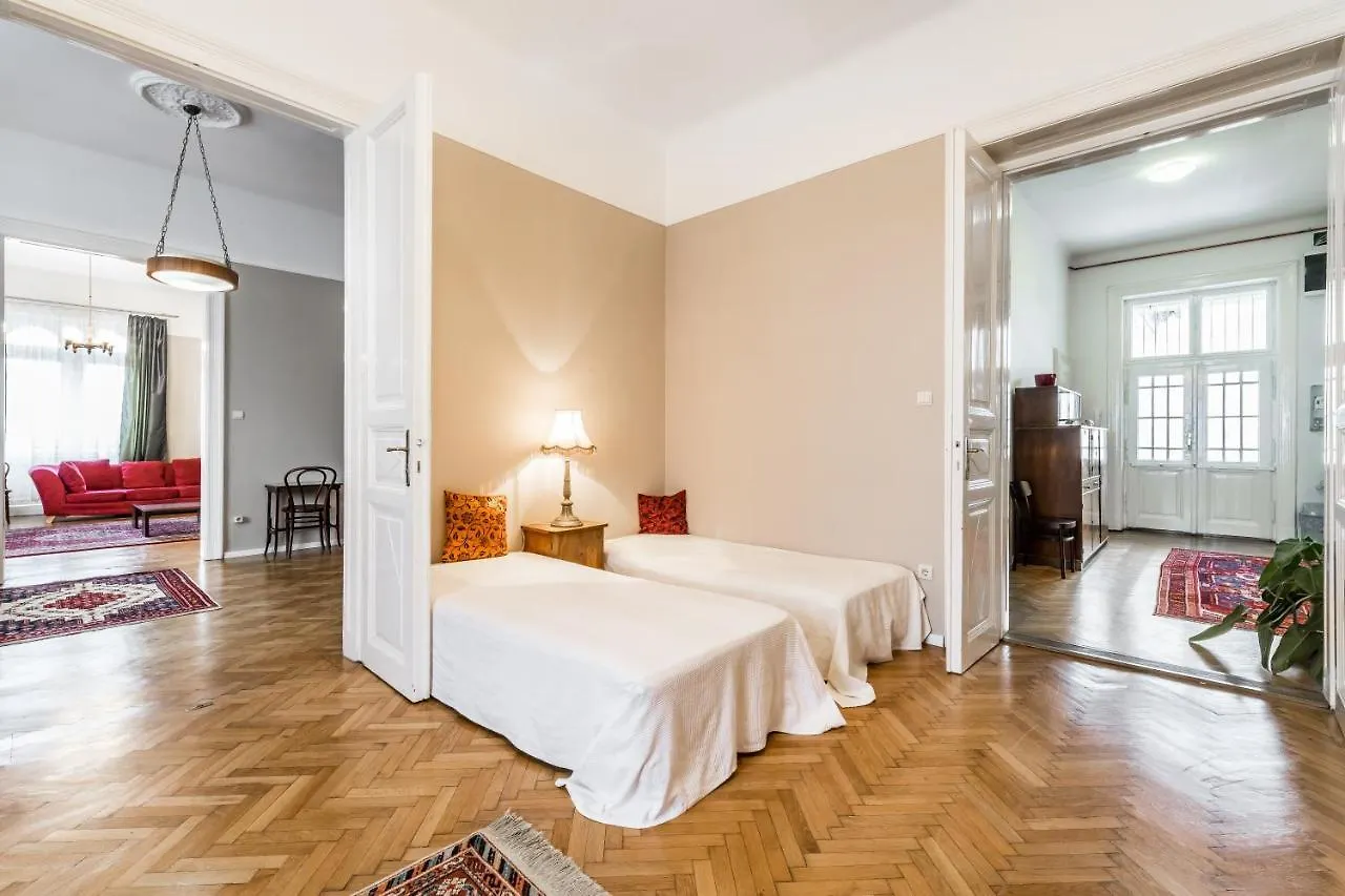 Apartment Berta - 4 Bedrooms, 3 Baths Budapest